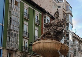 Escultura de la diosa romana en Huerto del Rey.