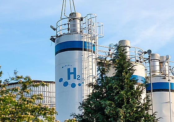 Imagen de archivo de tanques de almacenamiento de hidrógeno.