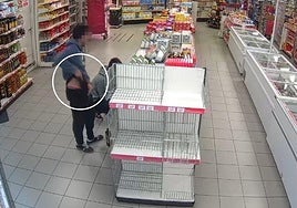 Uno de los ladrones pillado por las cámaras de seguridad.