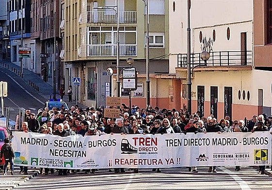 Manifestación del 15 de noviembre de la Plataforma por el Ferrocarril Directo Madrid–Aranda–Burgos.