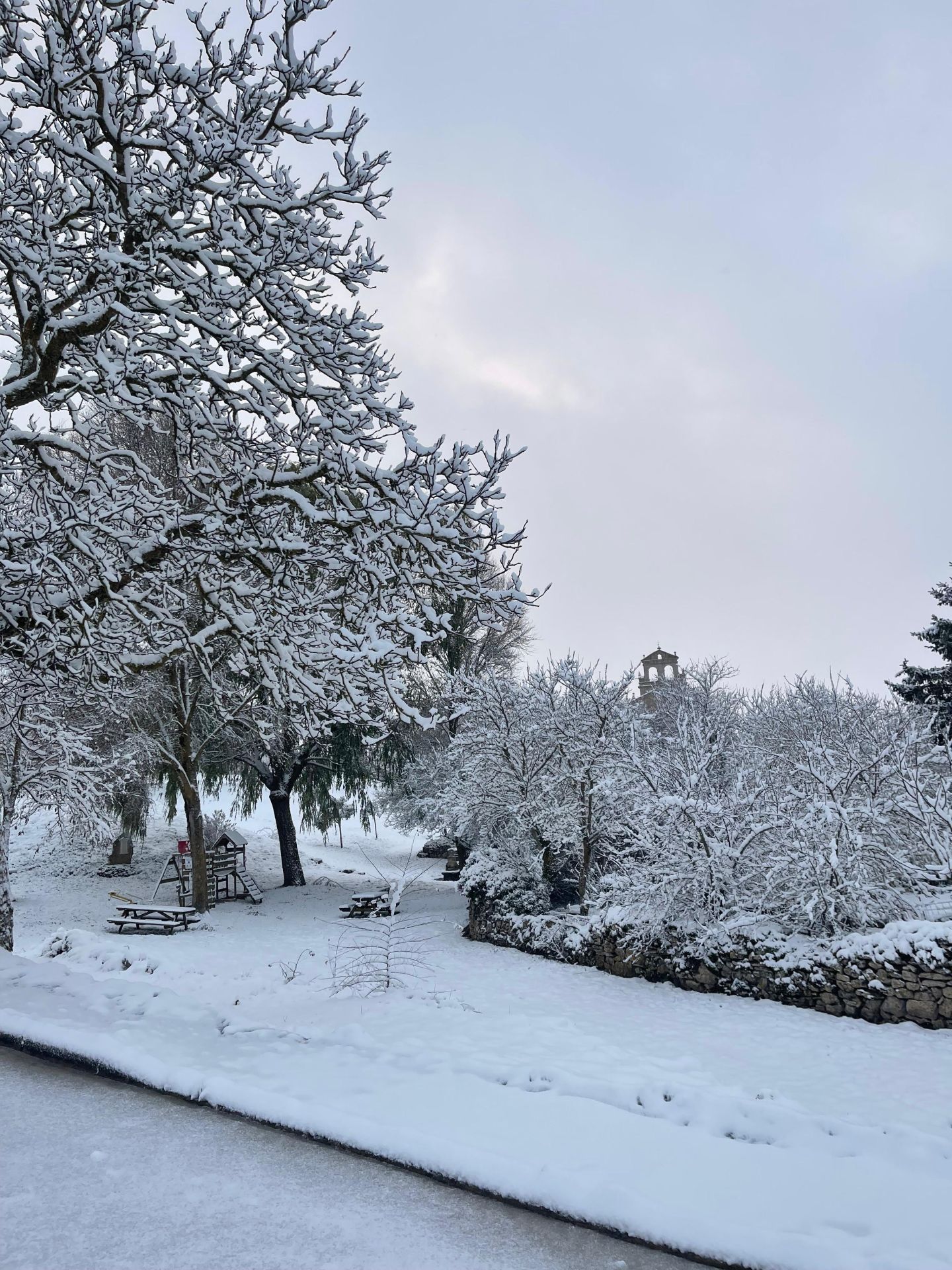 Las imágenes de la nieve que ha caído en Burgos