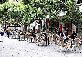 Terrazas en el paseo del Espolón.