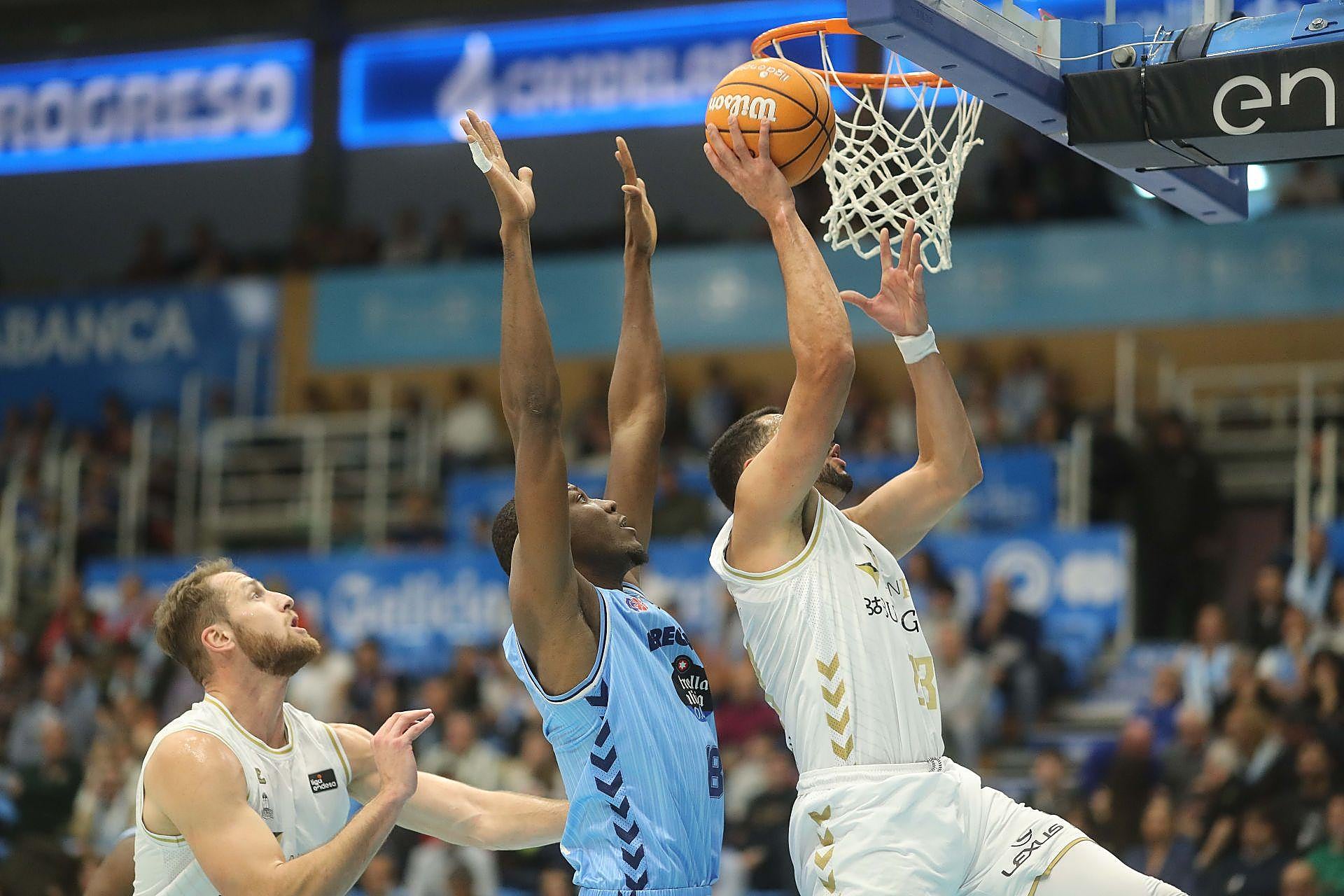 La derrota del San Pablo Burgos ante Río Breogán, en imágenes