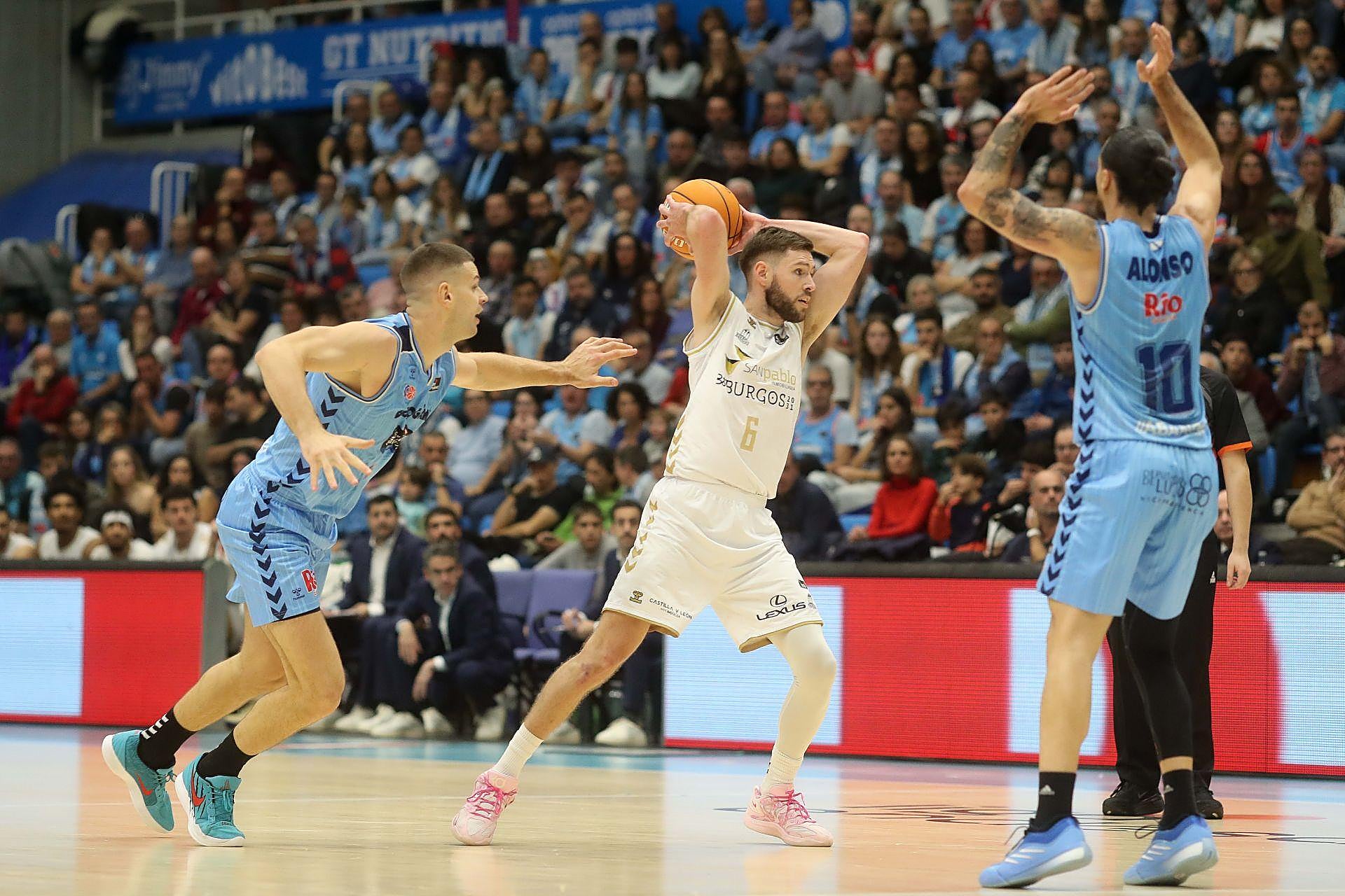 La derrota del San Pablo Burgos ante Río Breogán, en imágenes