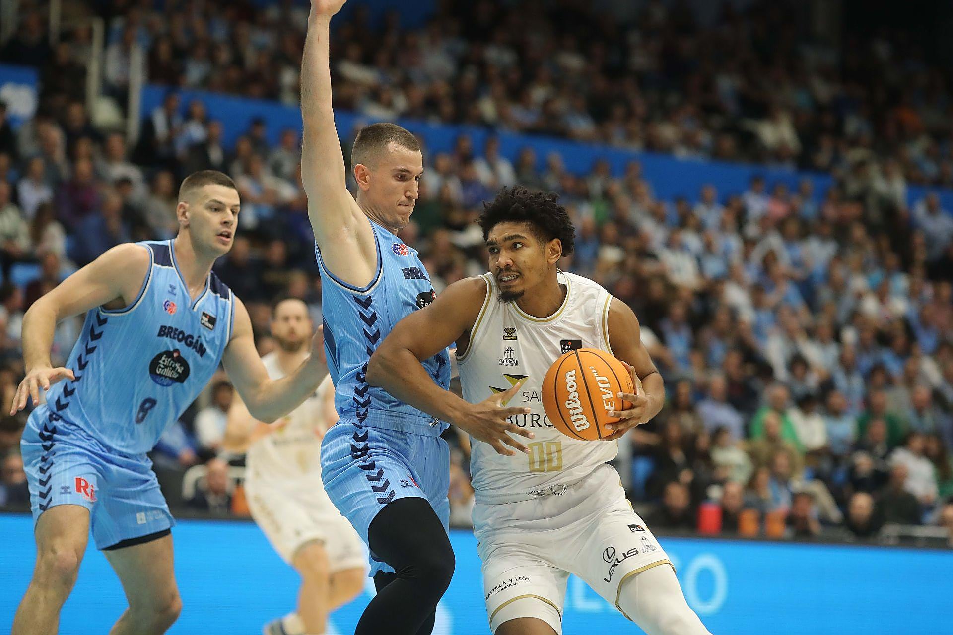 La derrota del San Pablo Burgos ante Río Breogán, en imágenes