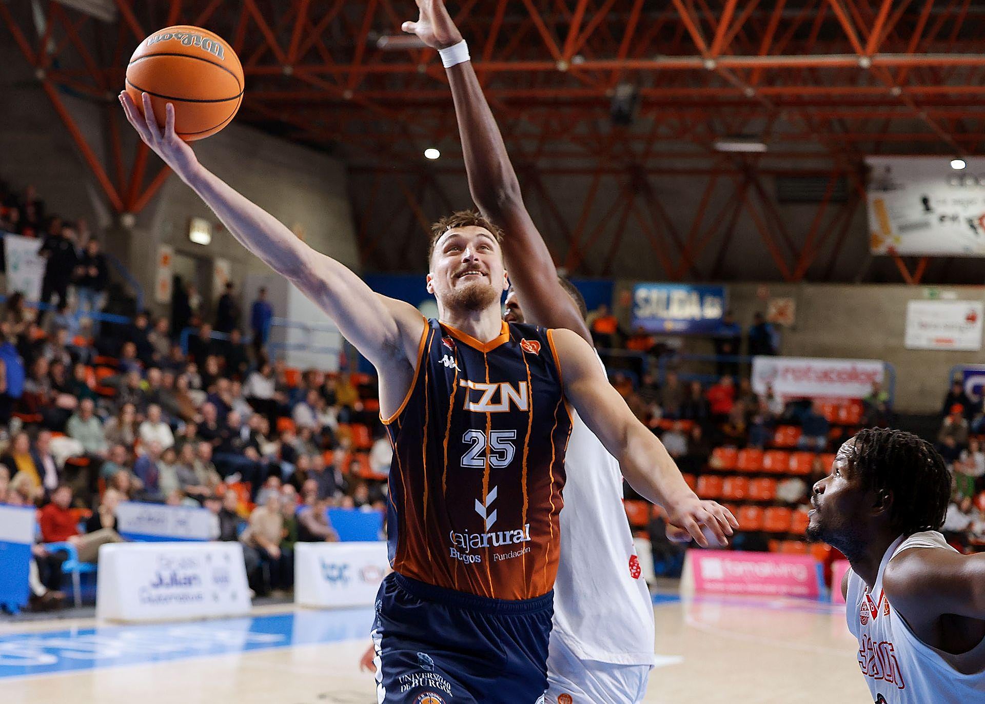 La derrota del Grupo Ureta Tizona frente al Ourense, en imágenes