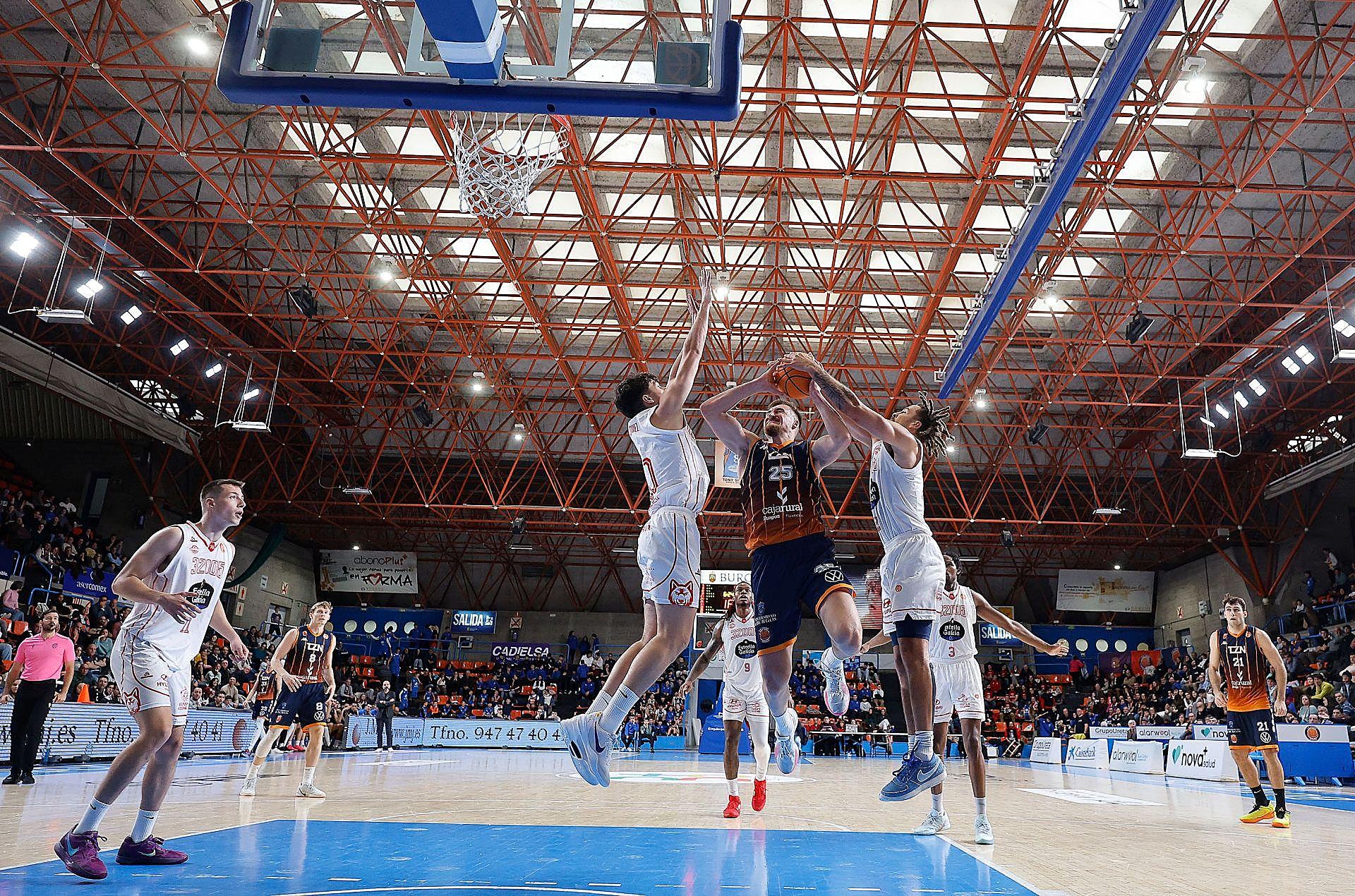 La derrota del Grupo Ureta Tizona frente al Ourense, en imágenes