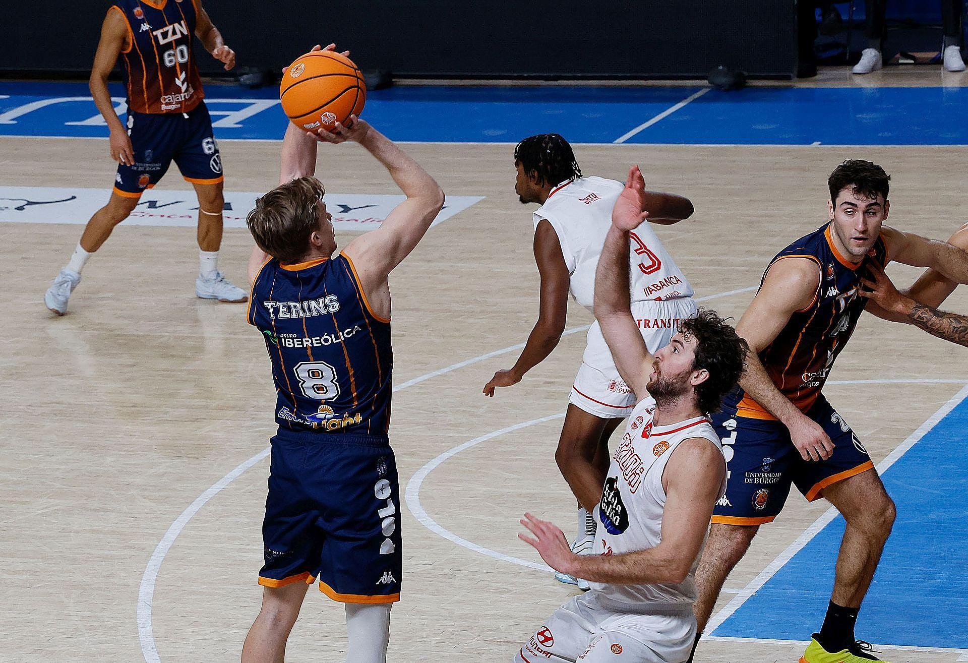 La derrota del Grupo Ureta Tizona frente al Ourense, en imágenes
