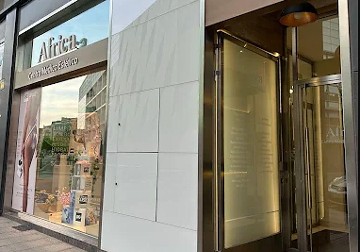 Centro de Estética África en la calle Doctor Fleming, 3.
