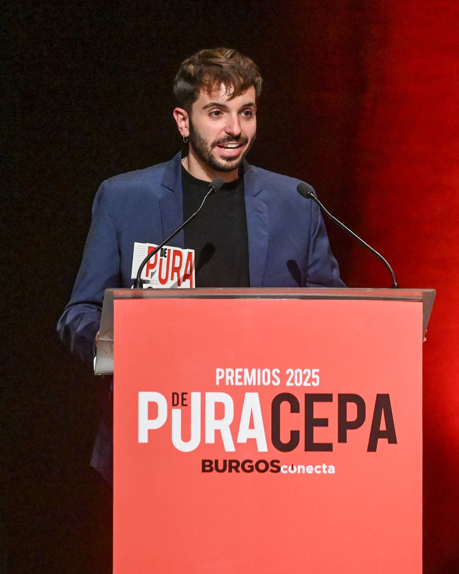 Edgar Téllez recibió con ilusión el premio a Burgalés del Año.