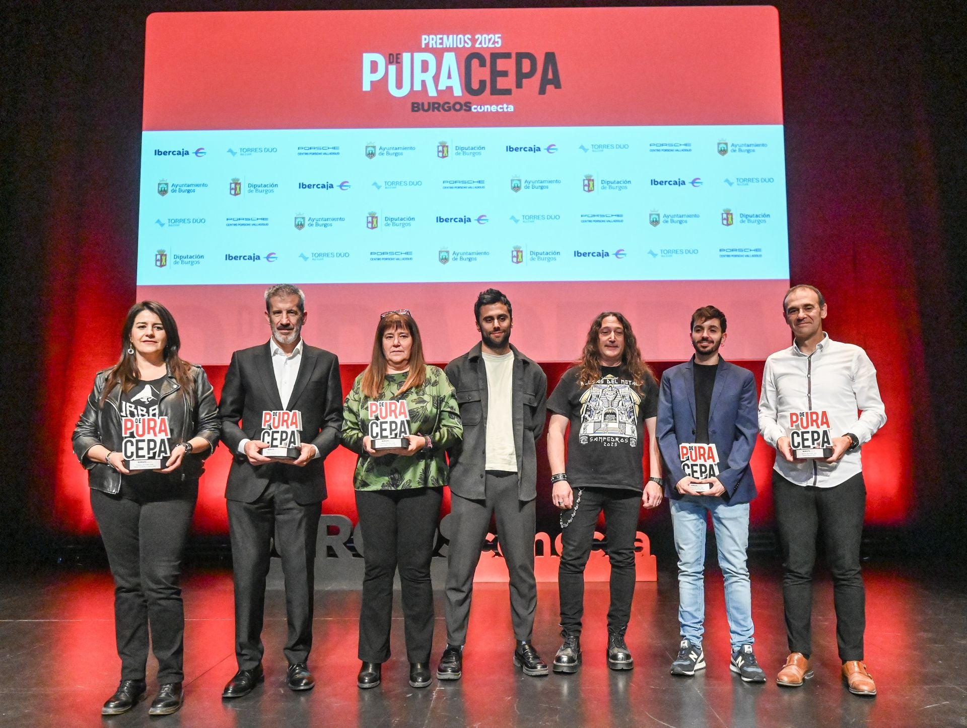 Foto de familia de los premiaos en la gala. 