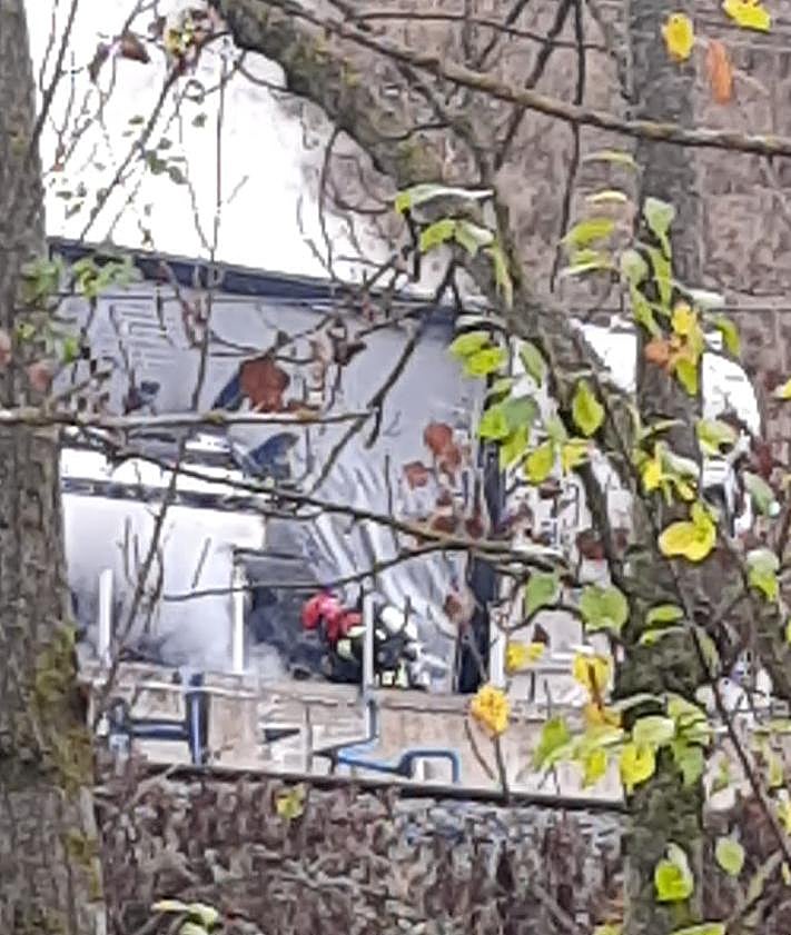 Imagen secundaria 2 - Incendio de un camión a la altura de Briviesca, en Burgos.