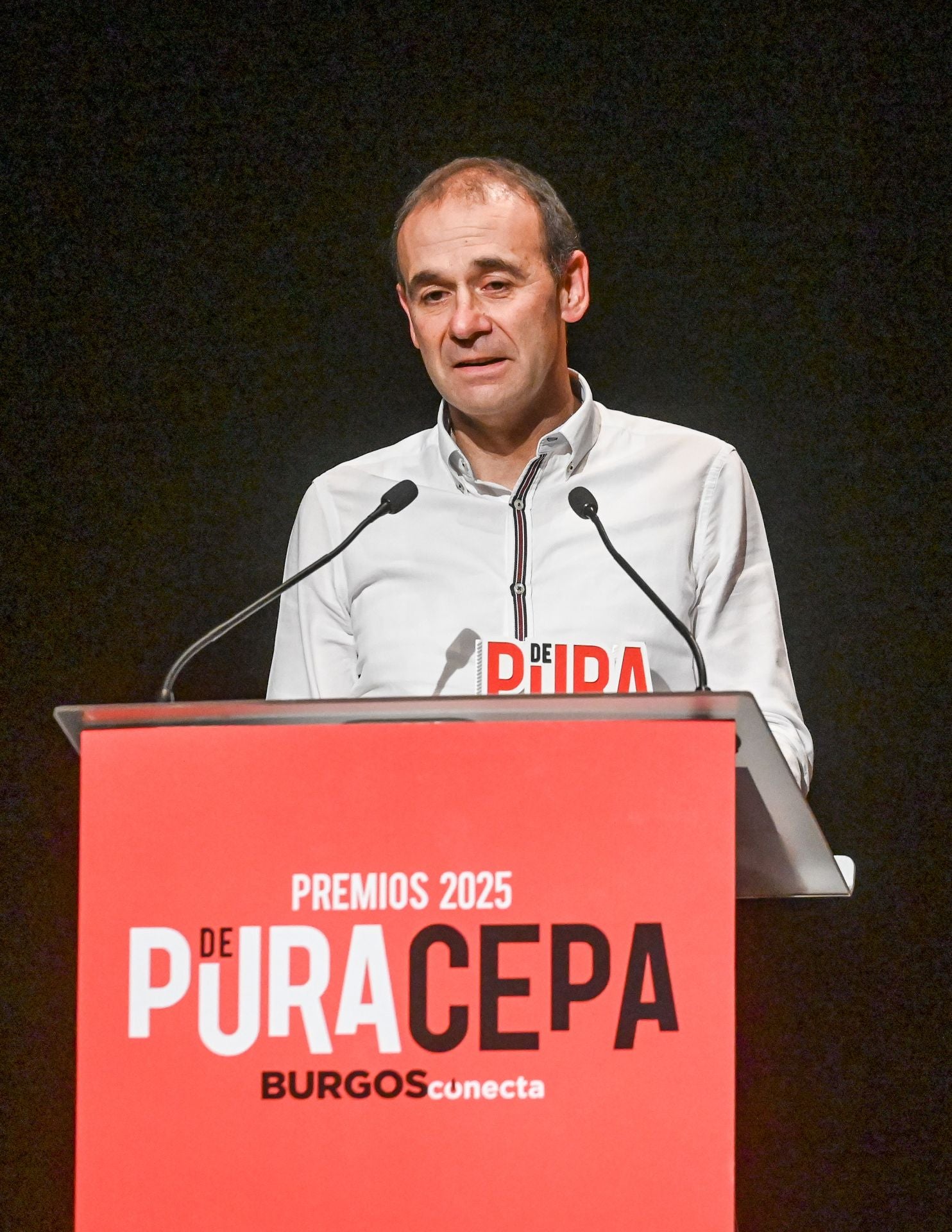 Gerardo Martín, padre de la ciclista Sara Martín, recogió el premio a Deportista del Año en nombre de su hija. 