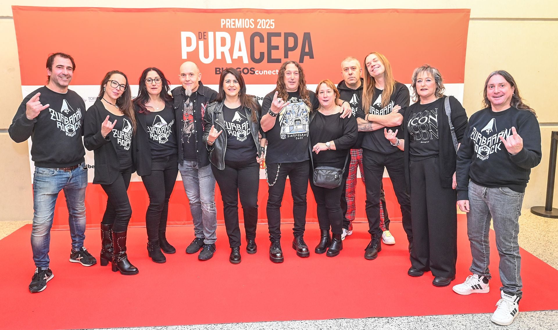 Israel Hernando y Laura Sagredo, en el centro junto a Rodrigo Rivas, Oyhana Salatti, Jaime Revilla, Sonia Ortega, Yolanda Varona, Mario Delgado, Óscar Fernández y María Jesús Pérez. oraganizadores del Festival Zarbarán Rock Burgos.