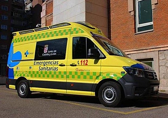 Imagen de archivo de una ambulancia en Burgos