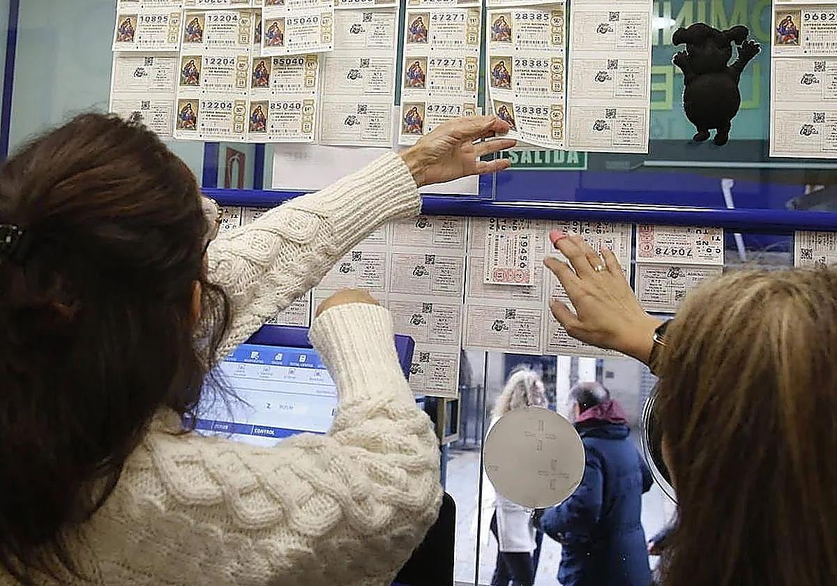 La Lotería de Navidad es un momento muy esperado en las sucursales de venta.
