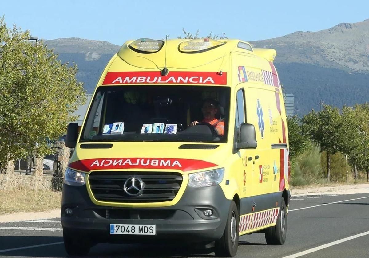 Imagen de archivo de una ambulancia en Burgos