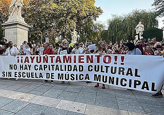 Manifestación de septiembre contra el cierre de la Escuela de Música de Burgos.