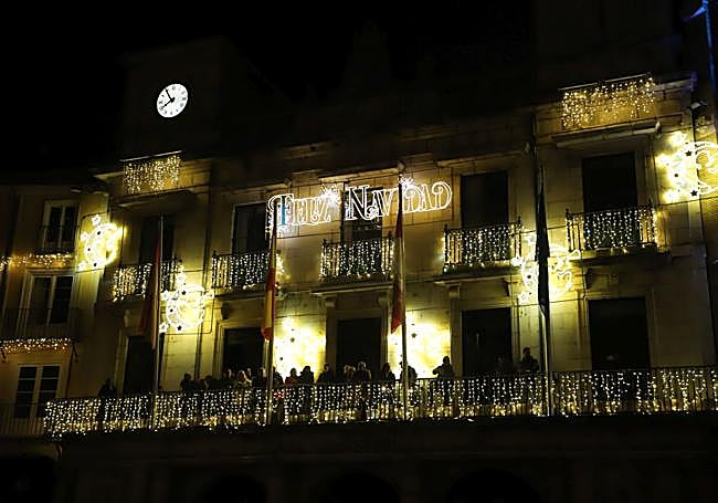 Iluminación de Navidad en la Plaza Mayor de Burgos.