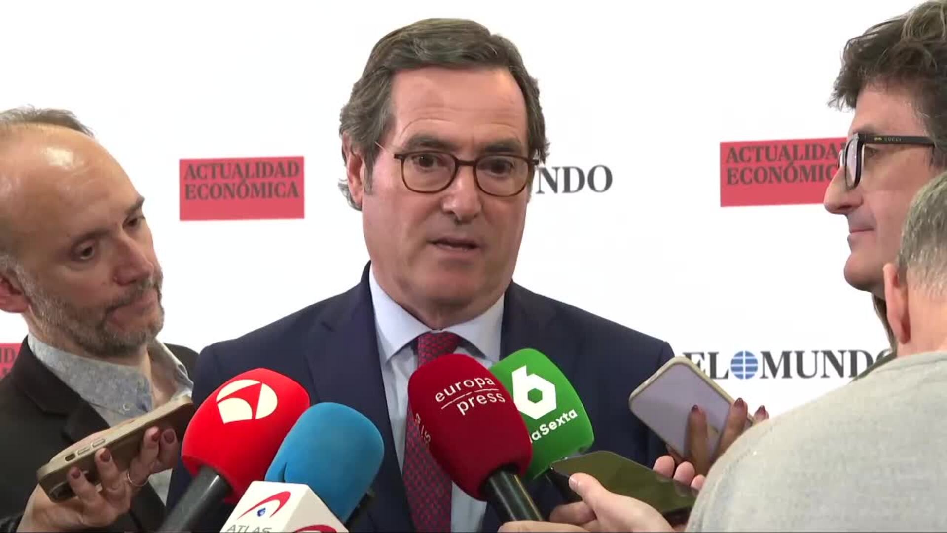 Garamendi tacha de "espectáculo" la descoordinación en seno del Gobierno con la fiscalidad SMI