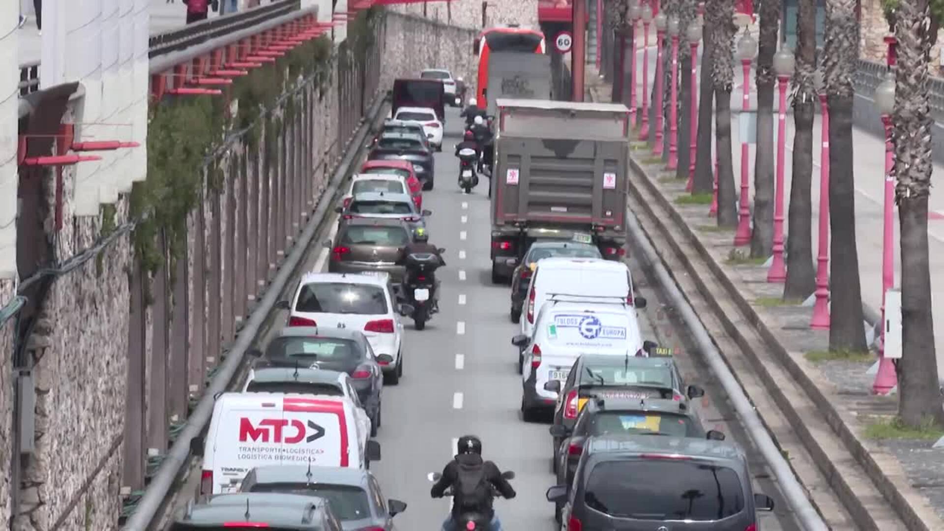 La Ronda Litoral de Barcelona acumula retenciones y tráfico denso en el inicio de Semana Santa