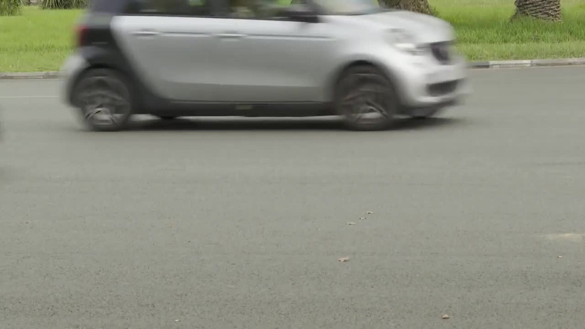 Muere un hombre y otro resulta herido tras colisionar su coche con un árbol en València