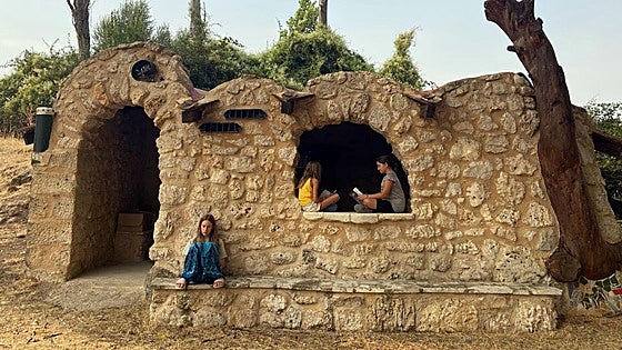 El pueblo de Burgos que ha convertido una antigua fuente en una biblioteca verde pionera en Castilla y León
