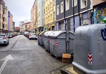 Camiones de basura de madrugada y dos islas de contenedores en 100 metros en Burgos: «Paran dos veces en una calle muy corta»