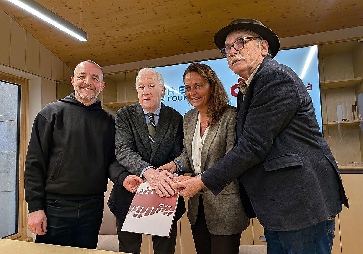 Representantes de Reale Foundation y la Fundación Atapuerca.
