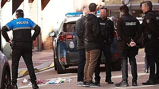 Muere un chico de 18 años tras recibir tres cuchilladas en el pecho junto a un colegio en Valladolid