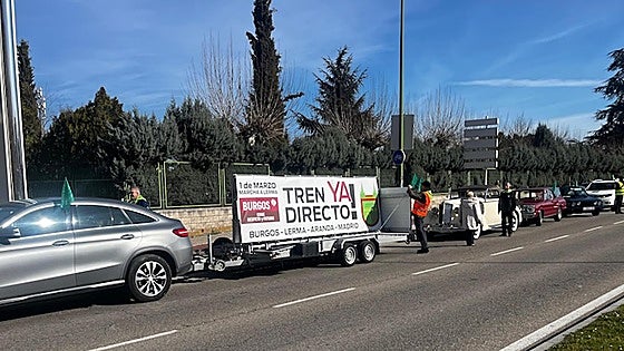 200 vehículos secundan una marcha lenta entre Burgos y Lerma para exigir la reapertura del Tren Directo