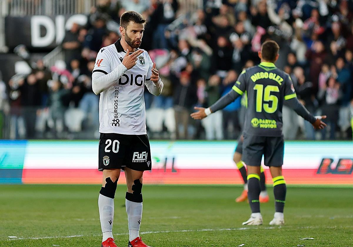 Acción del partido entre Burgos y Ceuta