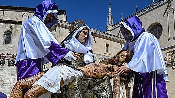 El Desenclavo de Cristo reúne a miles de personas en Burgos