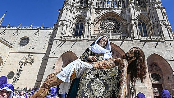El Desenclavo del Santísimo Cristo de Burgos, en imágenes