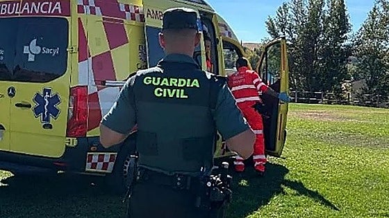 Heridas cuatro personas al caer su turismo por un terraplén y quedar volcado en una zona boscosa de Burgos