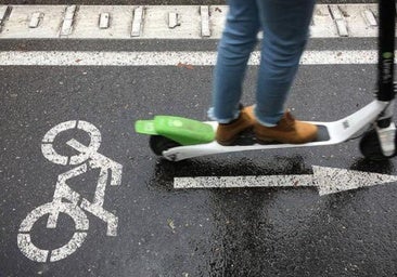 Herida una mujer al ser atropellada por un patinete en Burgos