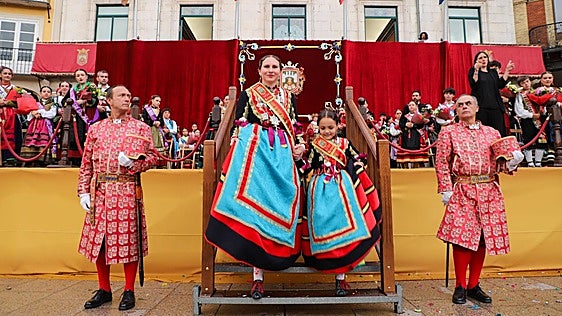 La proclamación de las reinas, el antetítulo de las fiestas de San Pedro y San Pablo en Burgos