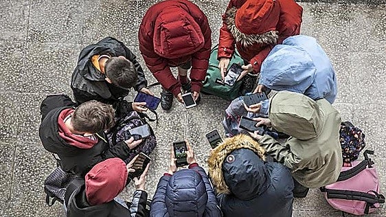 Cambio en las adicciones en Burgos: la cocaína lidera en adultos y las pantallas y la pornografía entre los jóvenes