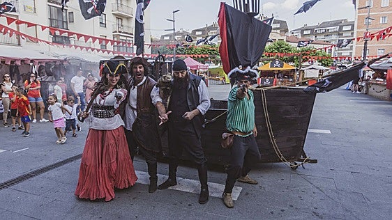 El pueblo de Burgos que se convierte en un puerto pirata durante un fin de semana de verano