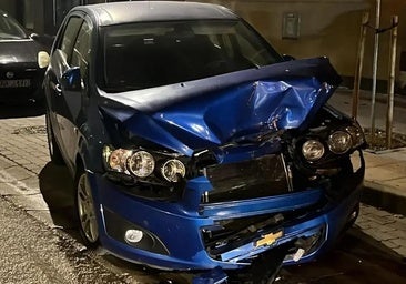 Conduce en dirección contraria quintuplicando la tasa de alcohol y sin carnet y destroza cuatro coches en Burgos