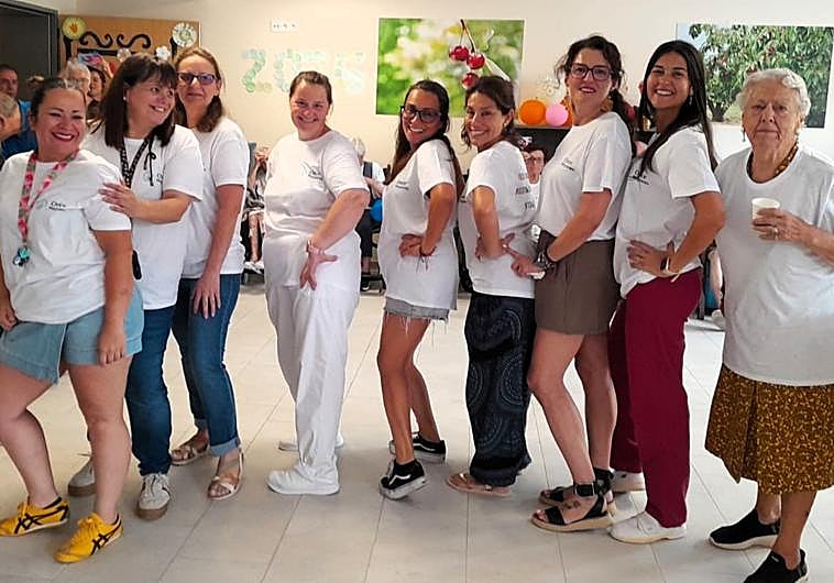 Imagen principal - Sanfermines, rock y playa, la residencia de un pueblo de Burgos que celebra 10 años «creando hogar»