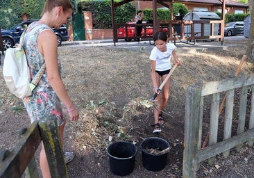 «Si alguna calle lo necesita, la tendremos que limpiar nosotros»: los vecinos de un barrio de Burgos cogen la escoba por el abandono municipal