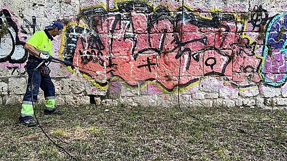 Burgos destina 500.000 euros anuales para limpiar de grafitis en más de 117.000 metros cuadrados