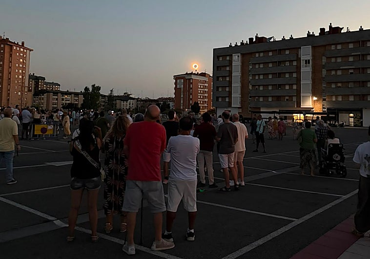 Imagen principal - Nadie quiso perderse el eclipse