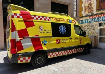 Un menor herido y dos personas atrapadas tras el choque entre dos coches en Aranda de Duero