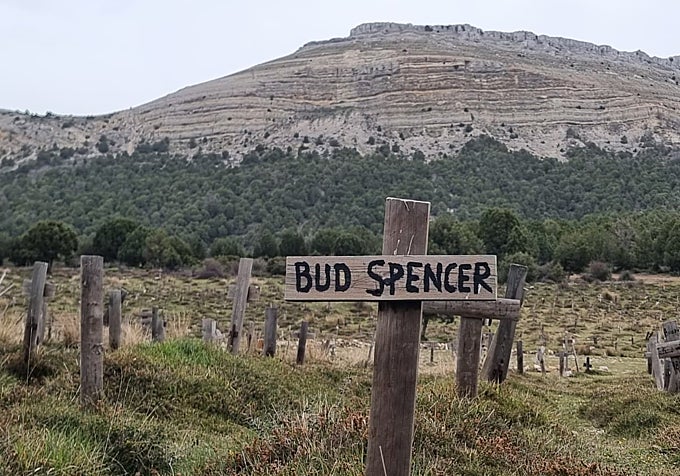 Imagen de la tumba honorífica dedicada al actor Bud Spencer en Sad Hill.