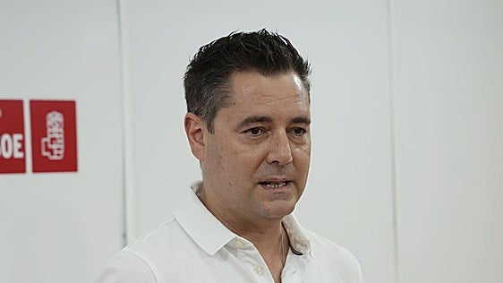 El PSOE sostiene que Mañueco «está de salida» y cree que usará a Vox mientras le resulte útil
