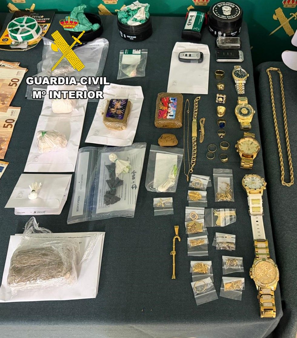 Imagen secundaria 2 - La macrooperación antidroga en dos pueblos de Burgos se salda con cuatro detenidos por tráfico y más de 50.000 euros incautados