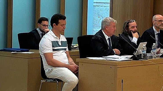 El acusado de matar a su suegro en Aranda durante el juicio.
