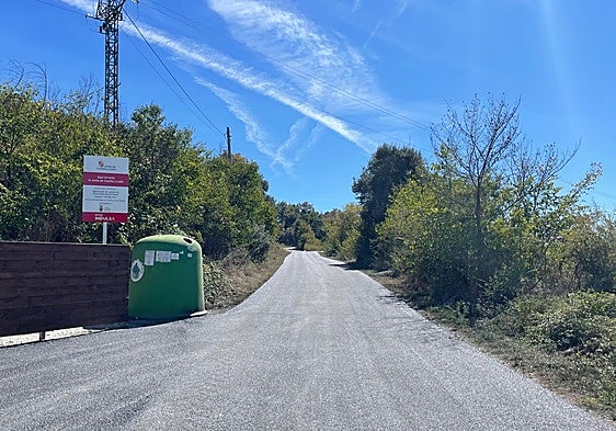 Asfaltado de la carretera entre Villacomparada de Rueda y Quintanilla de los Adrianos.
